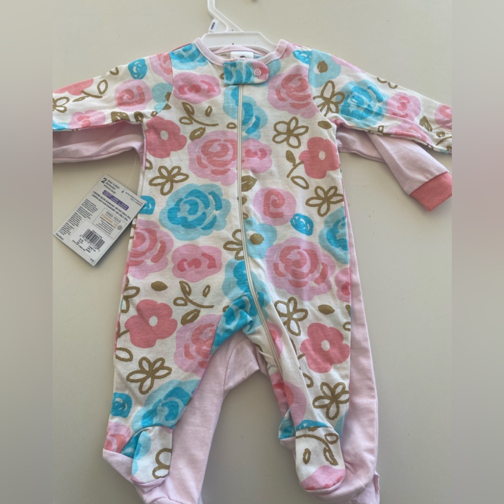 NWT Bundle of Carter’s Bodysuit & Gerber Footies - Picture 2 of 5